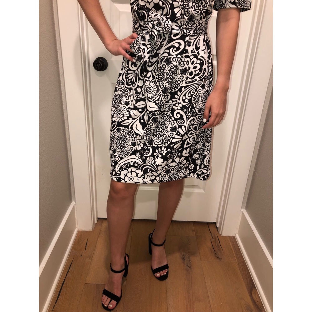 π Ann Taylor black and white print dress. Sz. 4. - Picture 2 of 5